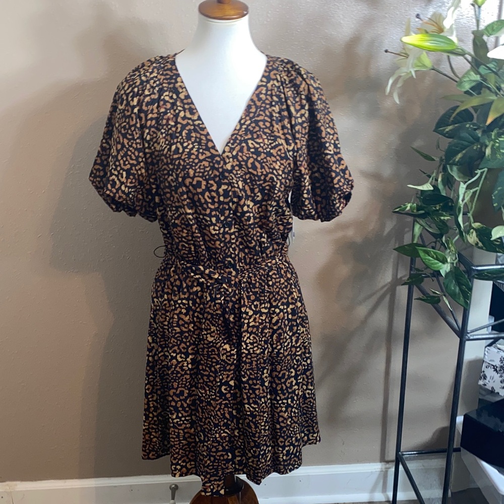 Nine West animal print ladies dress button down front Lined